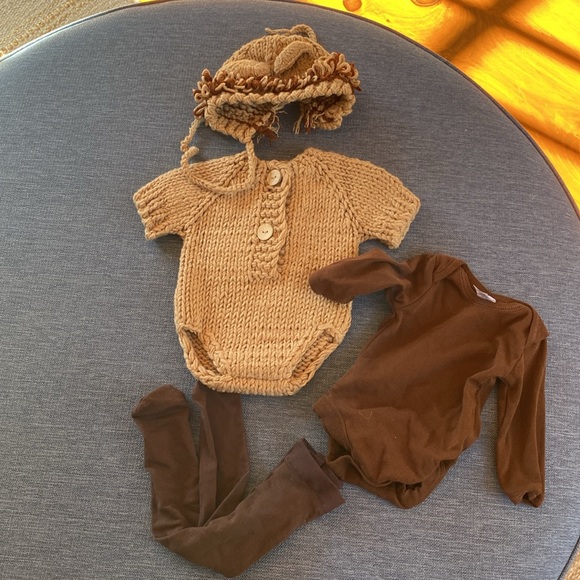 Newborn Crochet Lion Costume with Tights and Bodysuit - Picture 2 of 11